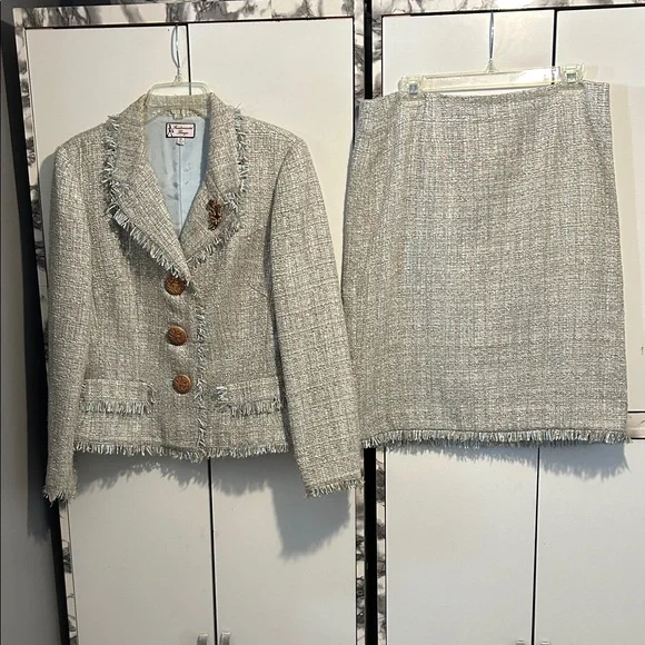 Chic Tweed Skirt Set with Fringe Accents - Picture 2 of 3